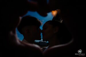 fotograf nuntă moment romantic cuplu lumină artistică