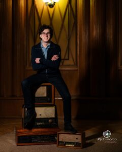 ședință foto portret masculin elegant studio profesional