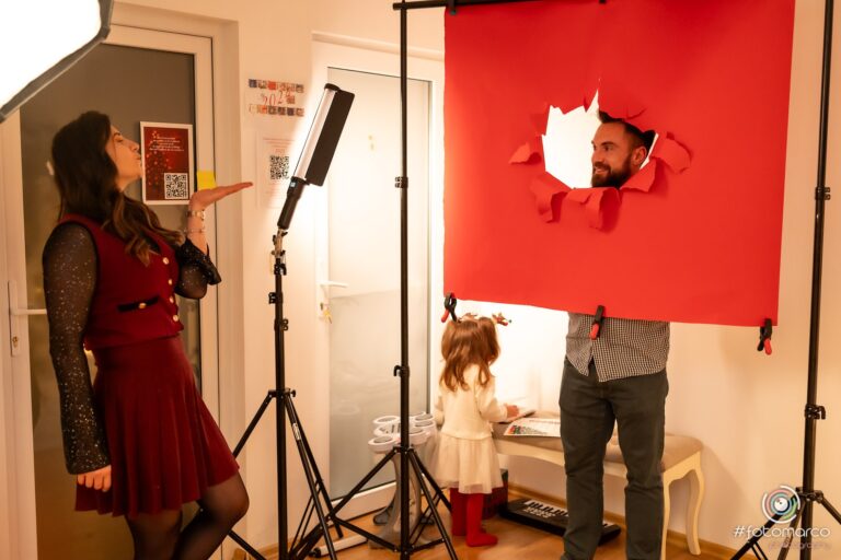 Culisele unei ședințe foto de Crăciun în studio